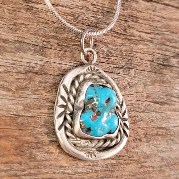Vintage Sterling Navajo Blue Turquoise  Stamped Pendant Necklace - Picture 3 of 5